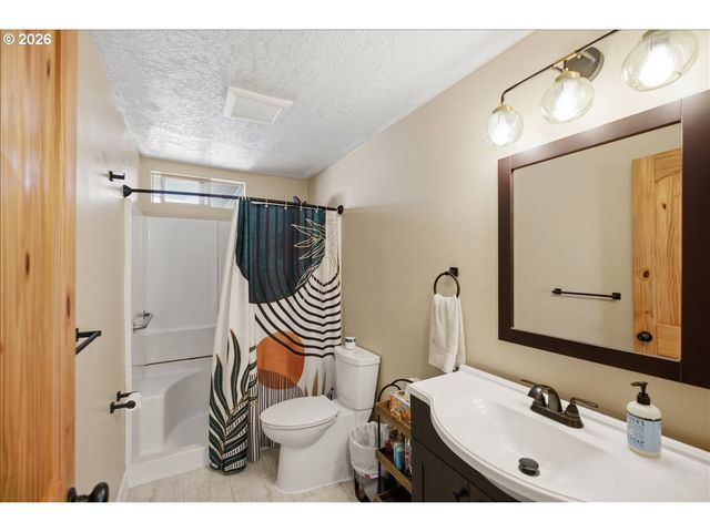 1023 JOSEPHINE St E, Monmouth, OR 97361