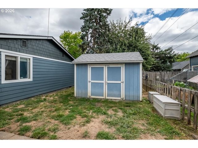 1023 JOSEPHINE St E, Monmouth, OR 97361