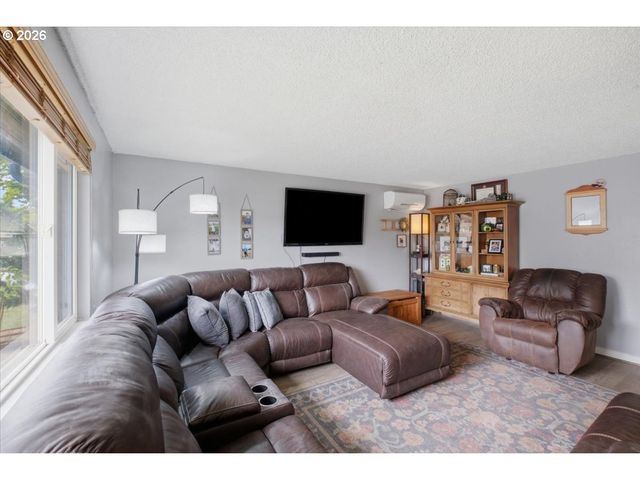 1023 JOSEPHINE St E, Monmouth, OR 97361