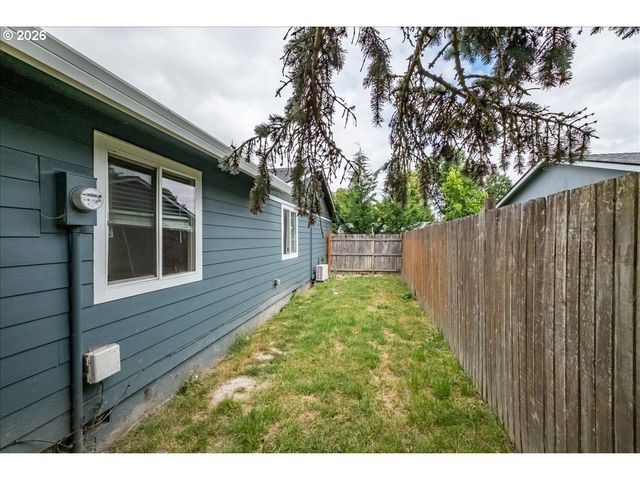 1023 JOSEPHINE St E, Monmouth, OR 97361