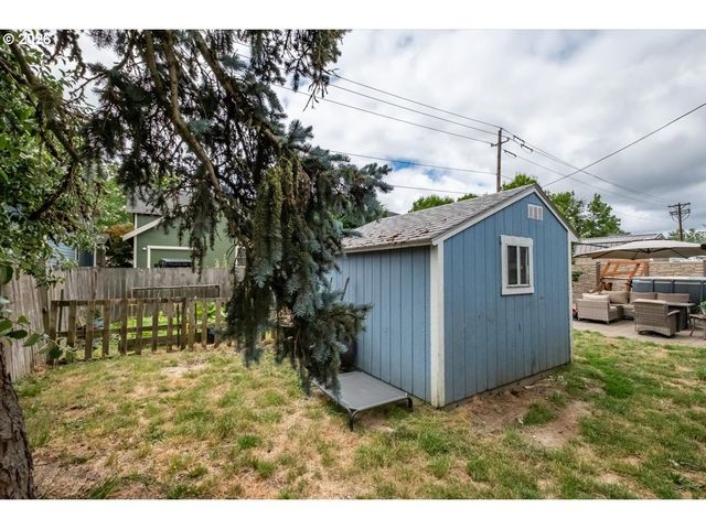 1023 JOSEPHINE St E, Monmouth, OR 97361