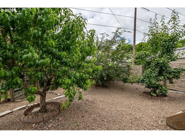 1023 JOSEPHINE St E, Monmouth, OR 97361