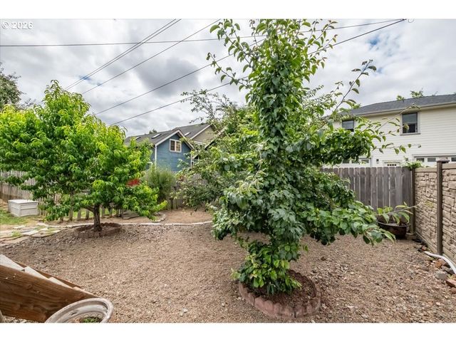 1023 JOSEPHINE St E, Monmouth, OR 97361