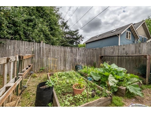 1023 JOSEPHINE St E, Monmouth, OR 97361