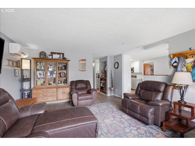 1023 JOSEPHINE St E, Monmouth, OR 97361