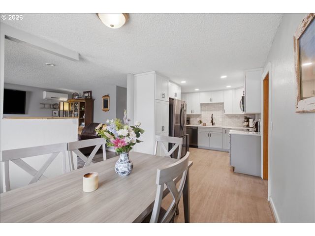 1023 JOSEPHINE St E, Monmouth, OR 97361