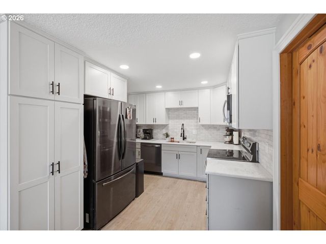 1023 JOSEPHINE St E, Monmouth, OR 97361