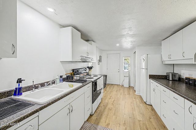 7208 E INVERNESS Avenue, Mesa, AZ 85209
