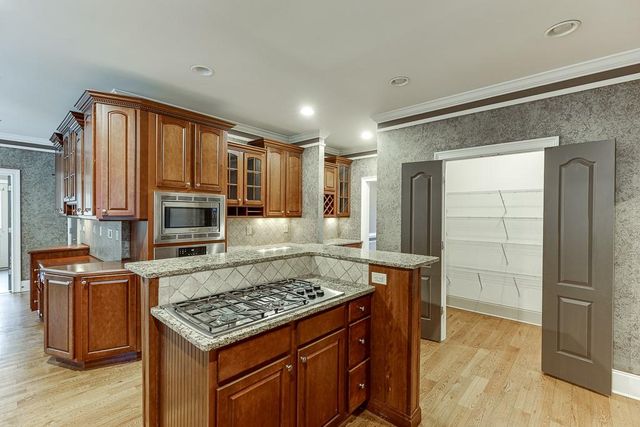 940 Chateau Forest Road, Hoschton, GA 30548