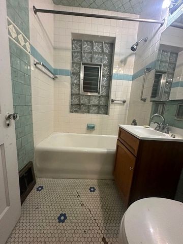 3725 N Newland Avenue, Chicago, IL 60634