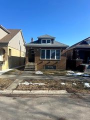 3725 N Newland Avenue, Chicago, IL 60634
