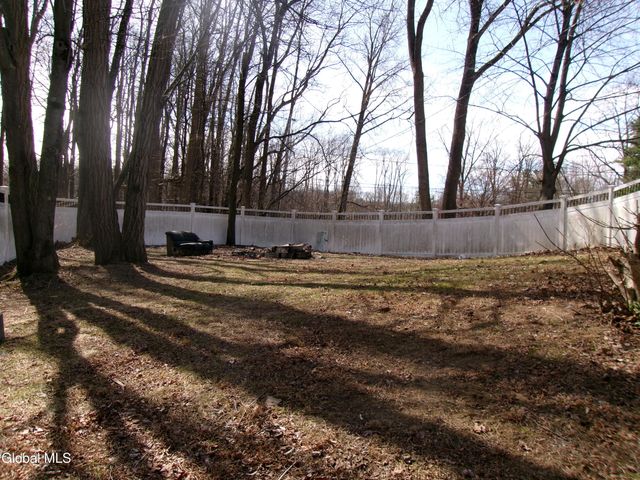 1 Gilmore Terrace, Guilderland, NY 12303