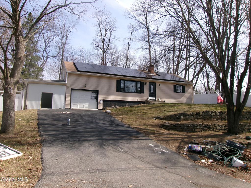 1 Gilmore Terrace, Guilderland, NY 12303