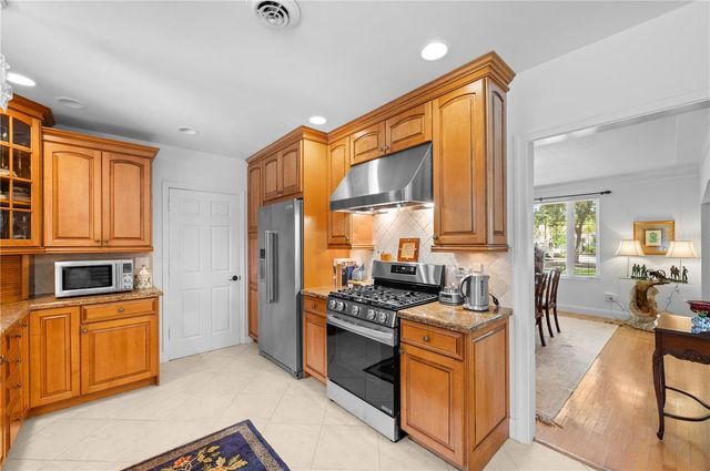 1722 NORTH DRIVE, Sarasota, FL 34239
