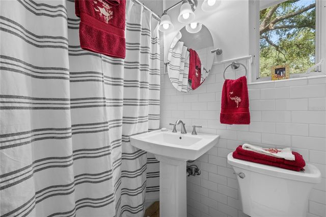 1722 NORTH DRIVE, Sarasota, FL 34239
