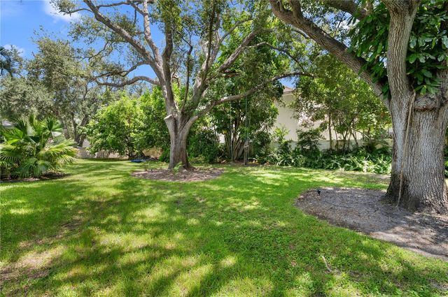 1722 NORTH DRIVE, Sarasota, FL 34239