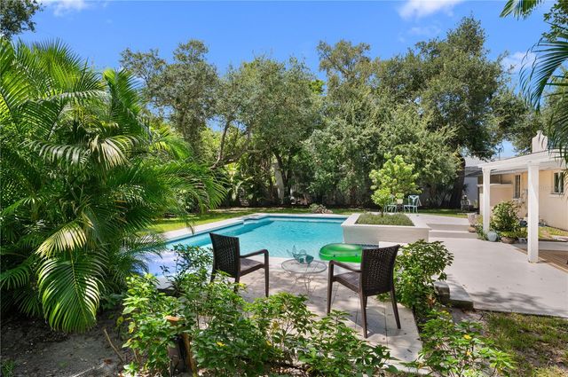 1722 NORTH DRIVE, Sarasota, FL 34239