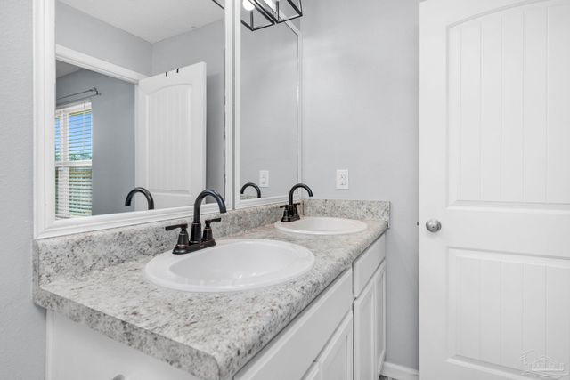 6480 Churchill Cir, Milton, FL 32583