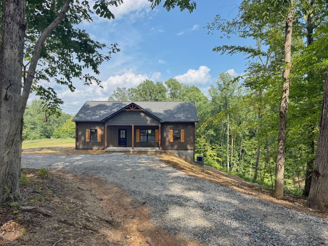 888 Pack Rd, White Bluff, TN 37187