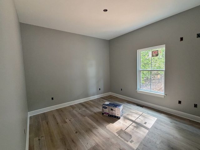 888 Pack Rd, White Bluff, TN 37187