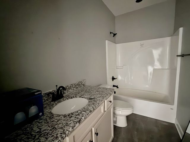 888 Pack Rd, White Bluff, TN 37187