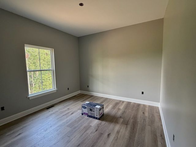 888 Pack Rd, White Bluff, TN 37187
