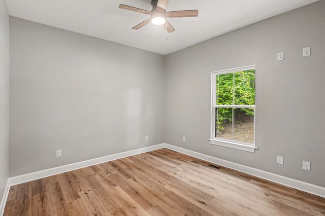 888 Pack Rd, White Bluff, TN 37187