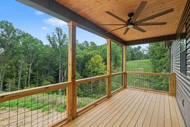 888 Pack Rd, White Bluff, TN 37187