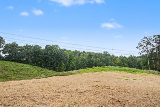 888 Pack Rd, White Bluff, TN 37187