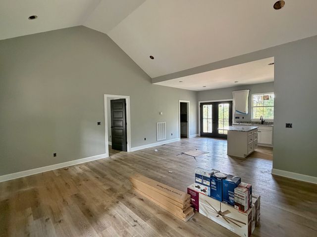 888 Pack Rd, White Bluff, TN 37187