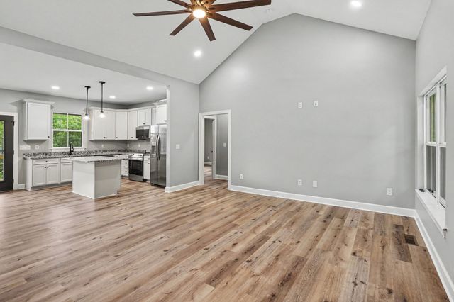 888 Pack Rd, White Bluff, TN 37187