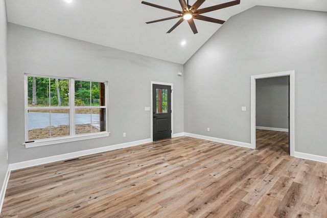 888 Pack Rd, White Bluff, TN 37187