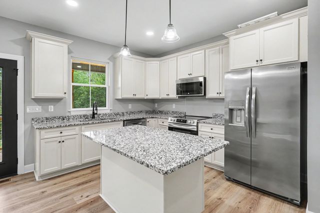 888 Pack Rd, White Bluff, TN 37187