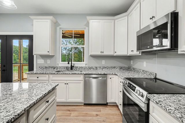 888 Pack Rd, White Bluff, TN 37187