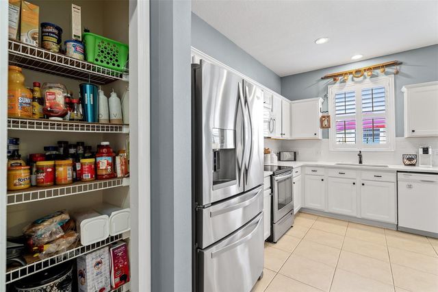 7134 FIVE OAKS DR 4B, St Cloud, FL 34773