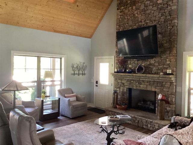 1052 Porter Creek Drive, Franklin, NC 28734