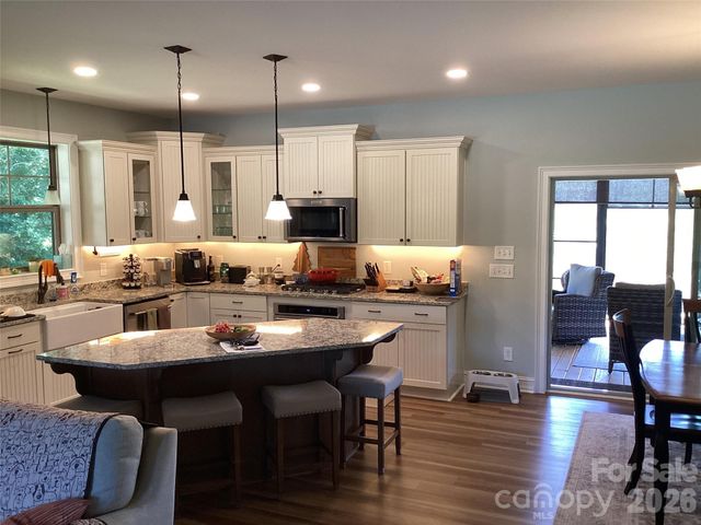 1052 Porter Creek Drive, Franklin, NC 28734