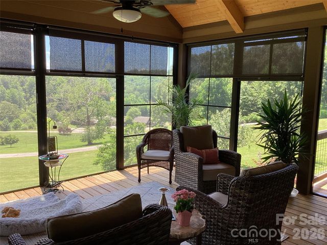 1052 Porter Creek Drive, Franklin, NC 28734