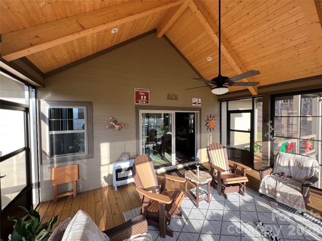 1052 Porter Creek Drive, Franklin, NC 28734