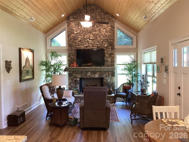 1052 Porter Creek Drive, Franklin, NC 28734