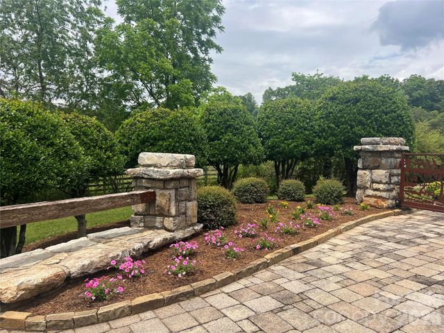 1052 Porter Creek Drive, Franklin, NC 28734