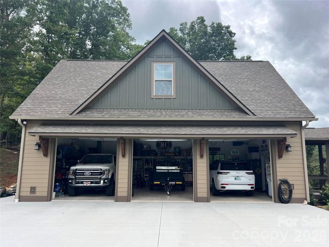 1052 Porter Creek Drive, Franklin, NC 28734