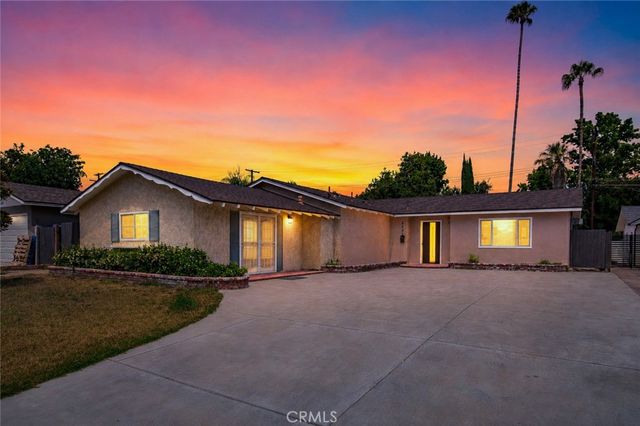 8832 Odessa Ave, North Hills, CA 91343