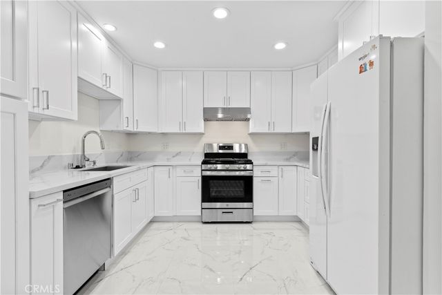 8832 Odessa Ave, North Hills, CA 91343