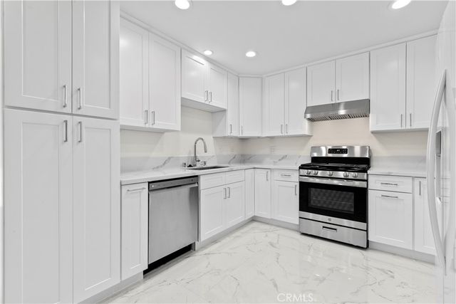 8832 Odessa Ave, North Hills, CA 91343