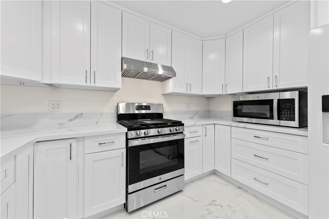 8832 Odessa Ave, North Hills, CA 91343