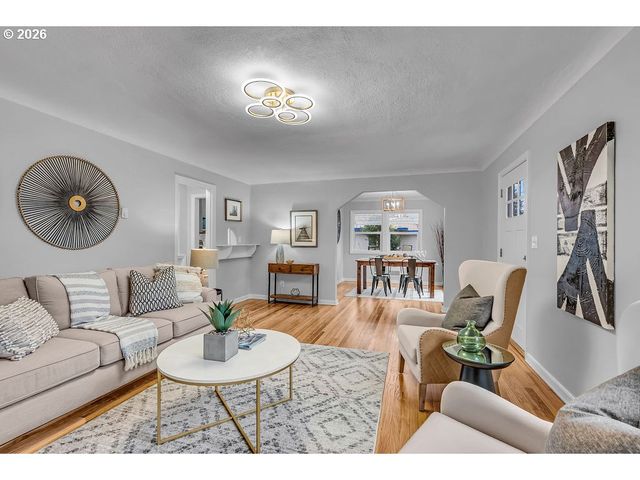 8730 Ne DAVIS St, Portland, OR 97220