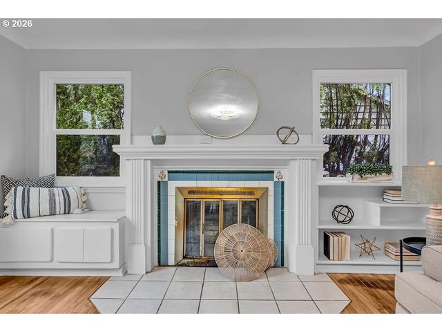 8730 Ne DAVIS St, Portland, OR 97220