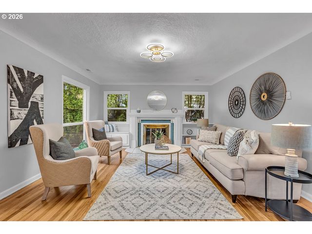 8730 Ne DAVIS St, Portland, OR 97220