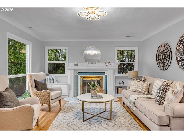 8730 Ne DAVIS St, Portland, OR 97220